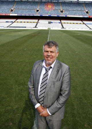 I S�R-AFRIKA: Kjetil Simen har v�rt sjef for fotballigaen i S�r-Afrika de siste �rene. Samtidig har han jobbet med prosjekter for � bedre situasjonen for de fattige menneskene i Sowetos fattige deler. Foto: Scanpix