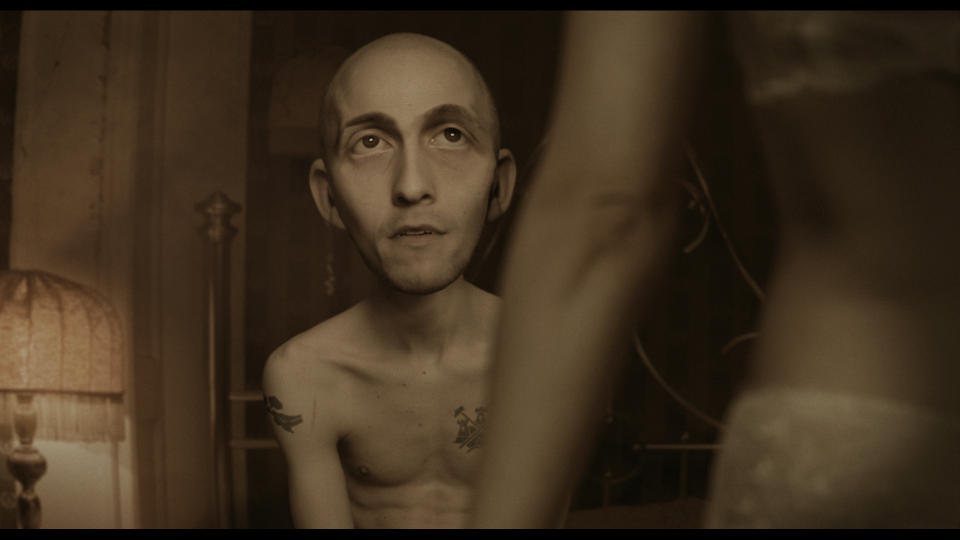 PARANOID?: Roger lever et gr�trist liv i �r 2024 og h�rer stemmer i hodet sitt.