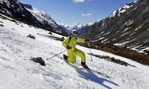 TELEMARK: Ola Noss (44) fra Oslo i fint driv ned mot Bj�rnsonsvingen mellom Sommerskisentret og veien ned mot Stryn. Foto: Ole C. H. Thomassen