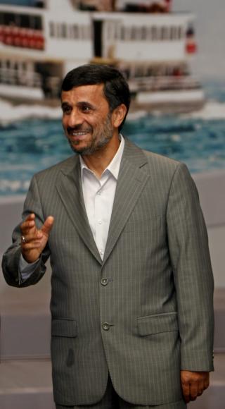 - SISTE SJANSE: Irans president Mahmoud Ahmadinejad har sammen med Tyrkia og Brasil kommet med et forslag om kontroll av landets atomprogram. Dette er siste sjanse, sier presidenten i en kommentar i dag. Foto: EPA