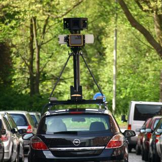 SLIK SER DEN UT: Sensoren p� bilene Google registrerer informasjon med. Foto: EPA/Carsten Rehder/Scanpix