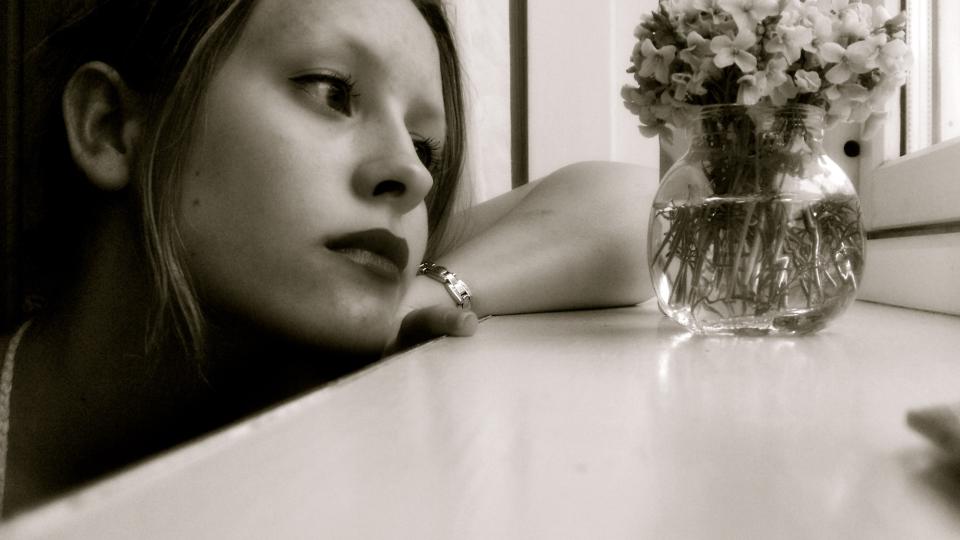 M�NEDENS POET: Yngvild �m Sognnes (19) ble m�nedens elevpoet - rett f�r hun hun gj�r seg ferdig med videreg�ende skole og blir student. Foto: PRIVAT