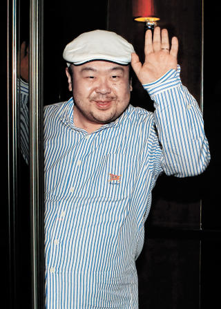 DUMMET SEG UT: Eldstes�nnen Kim Jong-nam (39) ga i helga et sjeldent intervju til den s�rkoreanske avisa JoongAng Ilbo. Han havnet p� kant med faren da han i 2001 fors�kte � komme seg til Disneyland i Japan p� falskt pass. Foto: AFP PHOTO/SCANPIX
