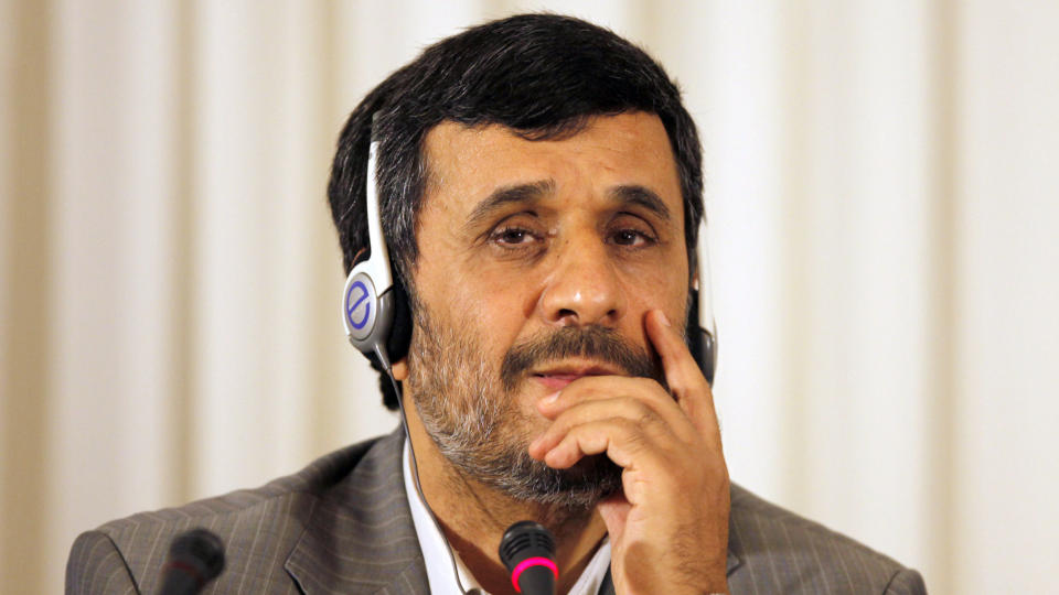 BETENKT: Irans president Mahmoud Ahmadinejad f�r nye sanksjoner � stri med. Foto: REUTERS/SCANPIX
