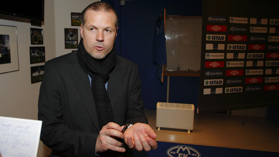 M�TTE G� UT I PAUSEN: Kjetil Rekdal forteller at han nesten gikk til angrep p� sine egne spillere underveis i cupekampen mot L�v-Ham. Foto: Svein Ove Ekornesv�g / Scanpix
