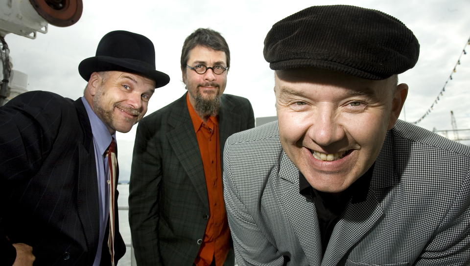 OSLO: 09.06.10: Tre sm� kinesere. Ulf Risnes (caps),  �ystein Hegge (hatt) og Truls Waag�. Foto: Anders Gr�nneberg