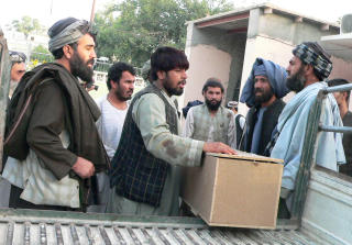 NEKTER SKYLD: Taliban beskyldes for � st� bak, men avviser dette selv. Foto: REUTERS/SCANPIX