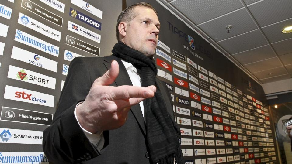 TAR GREP: Kjetil Rekdal har mistet t�lmodigheten med flere av AaFK-spillerne, som n� har f�tt beskjed om at de b�r lete etter en ny arbeidsgiver, i samarbeid med klubben.

Foto:Richard brevik Digitalsport