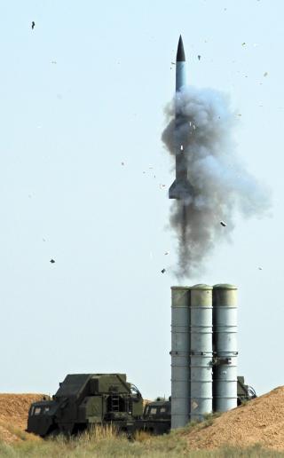 AVANSERT: S-300 er et av verdens mest avanserte forsvarssystemer. N� bekrefter Russland at de vil gjennomf�re salget til Iran. Foto: AP