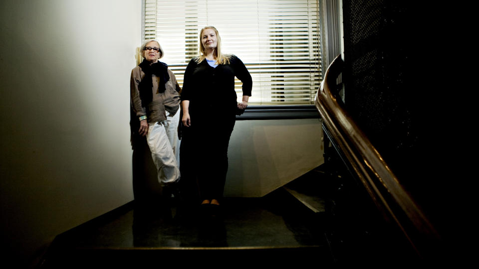 STARTER P� NETT: Liv Jessen (t.v.) og Ulla Bj�rndahl st�r bak en ny rapport om mannlig prostitusjon. Rapporten viser at mesteparten av sexkj�pene starter p� Internett. Foto: Torbj�rn Gr�nning  / Dagbladet