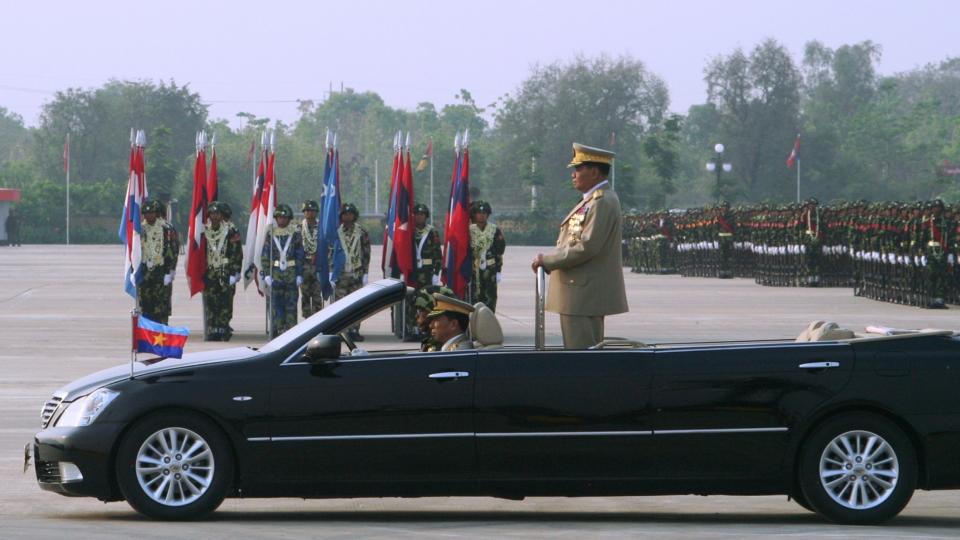 BESKYLDES FOR ATOMPLANER: General Than Shwe, her under en milit�rparade i mars i fjor. Foto: REUTERS/Aung Hla Tun/Scanpix