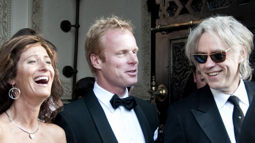 SP�KTE OG LO: Bj�rn D�hlie og kona, sammen med superkjendisen Bob Geldof p� vei ut fra La Mamounia hotell. Foto: Linn Kongsli Lundervold