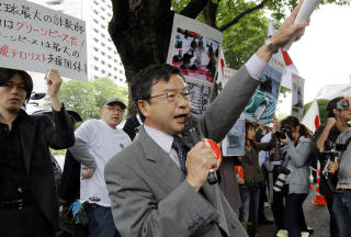 PROTESTER: Den japanske hvalfangstlinja er diskutert, ogs� innad i Japan. Foto: AP/Scanpix
