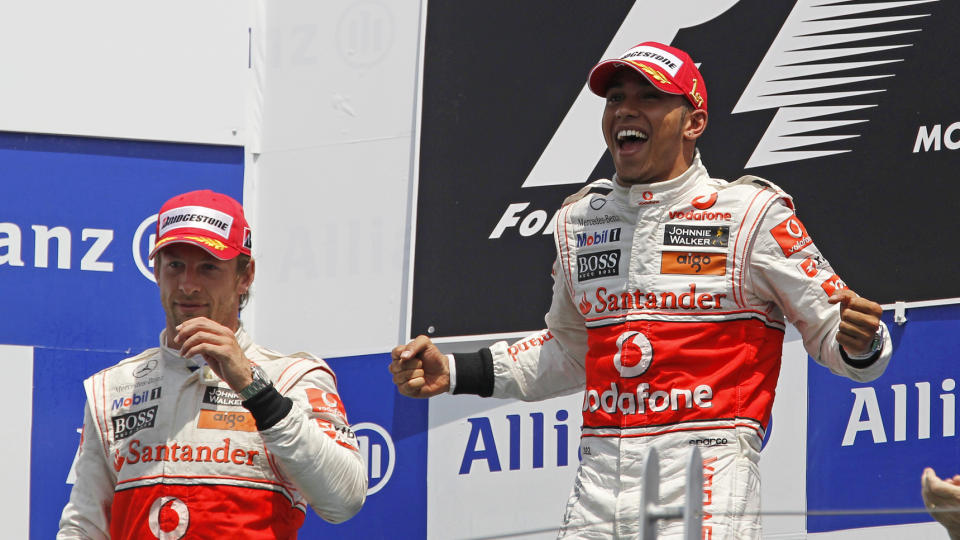 DOBBELTSEIER: Lewis Hamilton (t.h.) vant Canadas Grand Prix foran stallkamerat Jenson Button i McLaren.Foto: SCANPIX/REUTERS/Mathieu Belanger