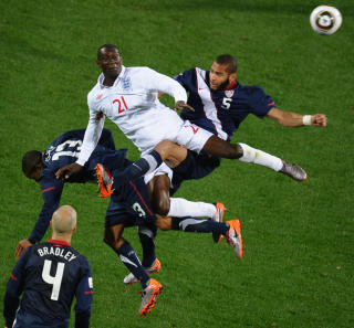 MENER HESKEY IKKE DUGER: - Du vinner ikke VM med den type spillestil, sier Sol�r, og sikter til Heskey som det engelske oppspillspunktet. Foto: AFP PHOTO / HOANG DINH NAM