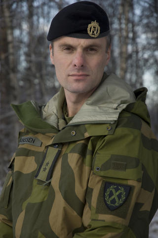  - KREVENDE �VELSE:  Forsvaret begynte letingen allerede en time etter at den savnede 21-�ringen sist ble sett, opplyser talsmann for H�ren, oberstl�ytnant Terje Hanssen. Foto: Forsvaret.