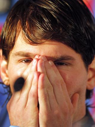 TALTE FOR D�VE �RER: Lionel Messi er blant VM-stjernene som �nsket vuvuzelaen fjernet. Men ogs� han talte for d�ve �rer. REUTERS/Enrique Marcarian