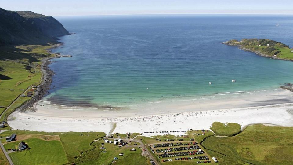 VINNER: Refviksanden utenfor M�l�y i V�gs�y kommune i Sogn og Fjordane er av leserne k�ret til Norges fineste strand. Foto: Stig Silden