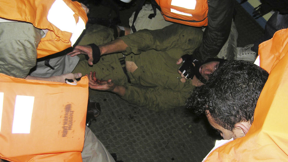 SAMMENST�T: Det var kraftige sammenst�t mellom israelske milit�re og aktivister under bordingen for to uker siden. Ni aktivister ble drept under den israelske aksjonen. N� er et iransk skip p� vei til Gaza. Foto: Reuters