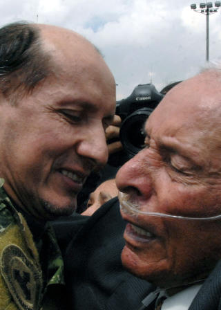N�RT: Luis Herlindo Mendieta m�ter sin far. Foto: AFP