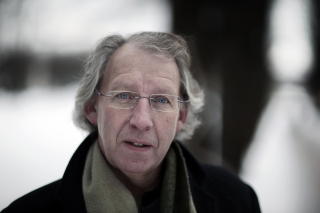 SKEPTISK:  Statsviter og etikkekspert Carl-Erik Grimstad tror forfatter Karl Ove Knausg�rd har spekulert i om den angivelig utsatte kvinnen vil anmelde den p�st�tte voldtekten ti �r etter den skjedde mellom henne og Knausg�rd.
Foto: Hans A. Vedlog