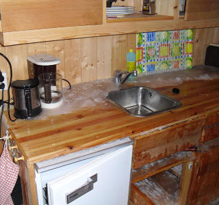 IKKE AKKURAT KAFFEKOS: - N�r det danner seg issvuller inne, som her, blir det dyrt, sier Roar Stigum Olsen i TrygVesta. Foto: TRYGVESTA