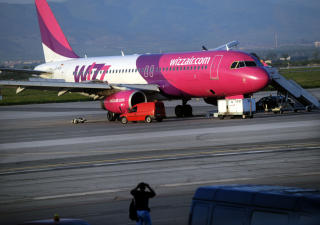  I RUTE:  Wizzair-flyet til Gdansk tok av fra Flesland i rute, uten polakken som brukte brannalarmen for � ekke avgangen. Her et Wizzair-fly i Sofia i Bulgaria. Illustrasjonsfoto: AFP/SCANPIX.