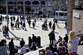 OVERDOSENE KRAFTIG NED:  Mens de nasjonale tallene over antall overdosed�dsfall holder seg stabile, synker antall overdosed�dsfall i hovedstaden. I Oslo er antall overdosed�dsfall halvert i perioden fra 1998 til 2008. Foto: Torbj�rn Gr�nning / Dagbladet