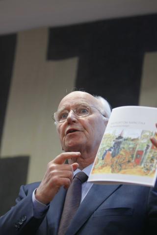 VIL HA RASK ENDRING: Thorvald Stoltenberg, leder i Stoltenberg-utvalget, mener LAR m� endres raskt - spesielt n�r det gjelder individuelle fremtidsrettede planer for pasienter og ventetid f�r pasienter f�r behandling. FOTO: BJ�RN LANGSEM