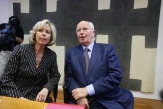VIL HA NED VENTETIDEN: Helseminister Anne-Grete Str�m-Erichsen og Thorvald Stoltenberg er enige i at ventetiden p� LAR-behandling m� bort. De presiserer viktigheten av at LAR-pasienter f�r en fremtidsrettet tiltaksplan som er tilpasset den enkelte. Her var de p� pressekonferansen i g�r. FOTO: BJ�RN LANGSEM