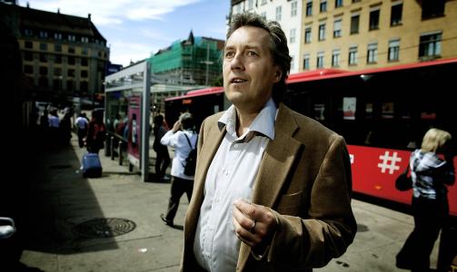 KRITISK TIL BEHANDLINGEN: Allmennlege Joe Siri Ekgren, som har lang erfaring med � behandle rusavhengige pasienter, er sv�rt kritisk til behandlingen og den manglende oppf�lgingen Sandra har f�tt i LAR-Midt. FOTO: BJ�RN LANGSEM