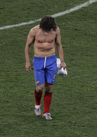 EN SLAGEN MANN: Carles Puyol. Foto: AP Photo/Roberto Candia