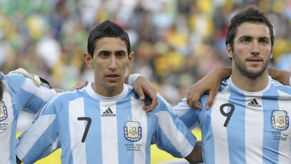 LAGKAMERATER OGS� P� KLUBBLAGET: Sportsavisene Marca og AS melder begge at Angel Di Maria (t.v.) blir Real Madrids neste storsignering. Det betyr i s� fall at han kommer til � spille sammen med landslagskollega Gonzalo Higua�n ogs� p� klubblaget.Foto: SCANPIX/AFP PHOTO / DANIEL GARCIA