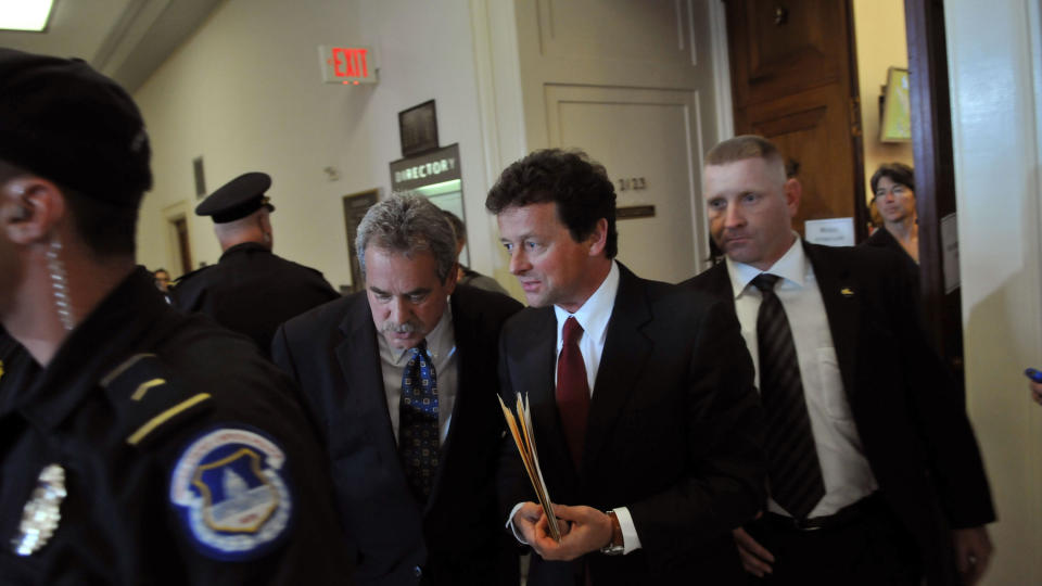 I TR�BBEL: BP-toppsjef Tony Hayward (i midten). Foto: AFP/Rod Lamkey Jr./Scanpix