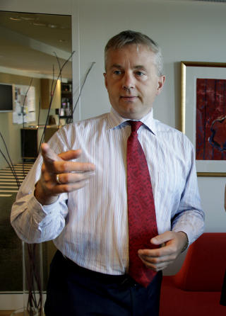 VIL TENKE NYTT: - Jeg tror den allmennpreventive effekten av straff er begrenset overfor unge mennesker, sier Knut Storberget. Foto: Geir B�lstad/Dagbladet