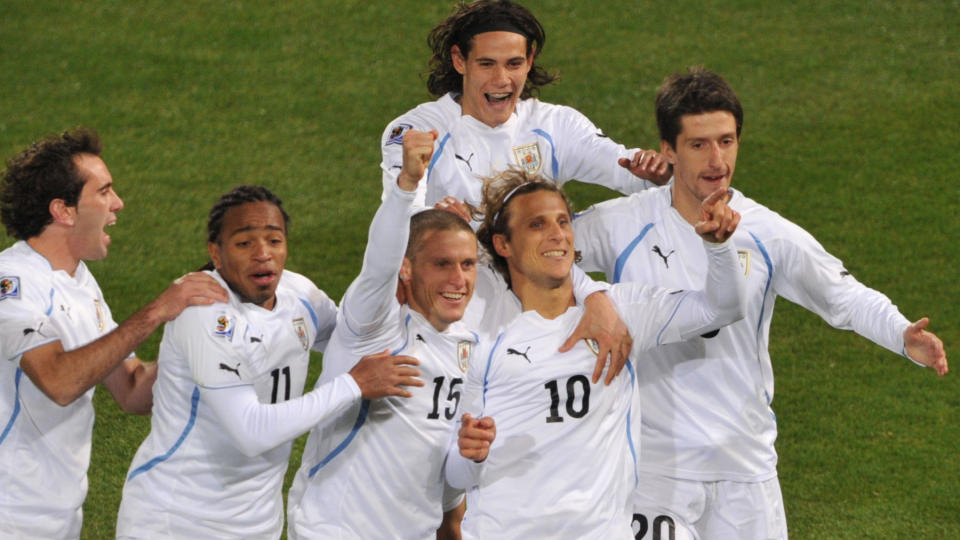 KAN SPILLE P� RESULTAT: N�r Uruguay m�ter Mexico i den siste kampen i gruppespillet, vet begge lag at de vil v�re videre med uavgjort. FIFA varsler at de vil v�re p� vakt mot mulig kampfiksing i dennne typen kamper.Foto: SCANPIX/AFP PHOTO / ROBERTO SCHMIDT