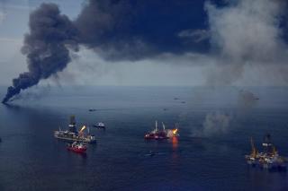 MARERITT: Her drives det opprydningsarbeid i Mexicogulfen. Foto: EPA/BEVIL KNAPP/Scanpix