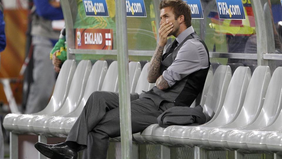 ER FA-AMBASSAD�R UNDER VM: En r�ket akilles gj�r at David Beckham var uaktuell for spill i VM. Men han er med som en del av laget likevel, og fredag sto han ansikt til ansikt med en inntrenger i Englands garderobe. Foto: REUTERS/Darren Staples