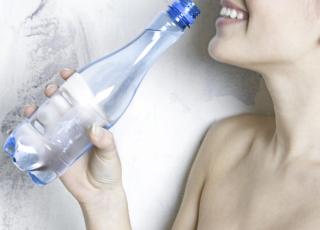 VANN: Det er viktig å få i seg nok vann for å bevare elastisiteten i hden. Illustrasjonsfoto: Colourbox.com VANN: Det er viktig å få i seg nok vann for å bevare elastisiteten i hden. Illustrasjonsfoto: Colourbox.com