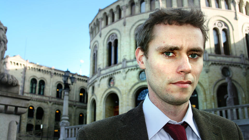 KJEMPER FORTSATT: Ola Borten Moe mener det ikke er noen grunn til at uniformene skal leve et ulikt liv i ulike offentlige etater. Foto: Senterpartiet