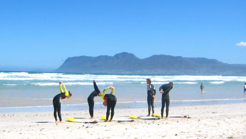 SURF'S UP: Tettpakket: P� l�rdagsmarkedet The Old Buiscuit Mill kan du fr�tse i �kologisk mat og kl�r kreert av lokale designere. 


Foto: ELLEN SOFIE LAURIZEN