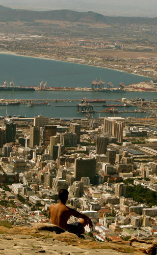 MEDITATIVT: For saksofonisten Rus Nerwich er beliggenheten det aller beste med Cape Town. Han bor i nabolaget Sea Point, og tar ofte turen opp Lions Head (i bakgrunnen). 

Foto: ELLEN SOFIE LAURITZEN