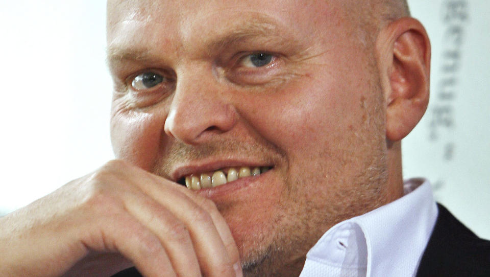 ORIGINAL: Hallgrimur Helgason er ikke akkurat det man forbinder med en tradisjonell krimforfatter.  Foto: SCANPIX / AFP DDP/TORSTEN SILZ