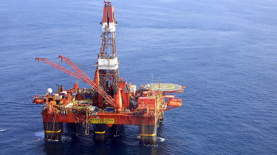 DUMPET SEMENT: Fra denne riggen dumpet Centrica Energi 80 tonn sement i et vernet korallomr�de. Foto: Seadrill.