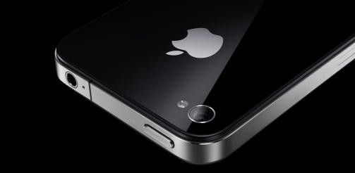 DESIGN: Mange anmeldere trekker fram design- og byggekvaliteten som spesielt h�y p� iPhone 4. Foto: APPLE