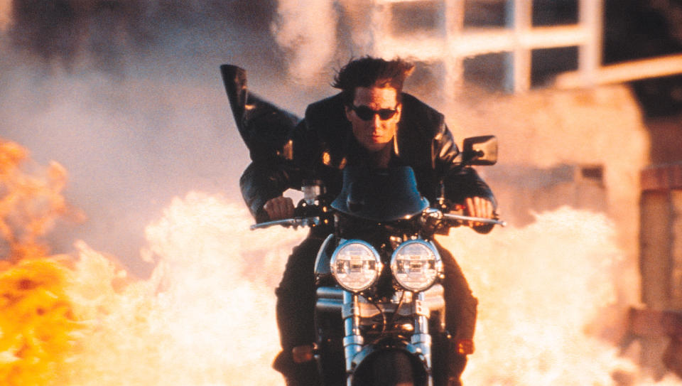KOMMER TIL SVERIGE: Tom Cruise har nok en gang hovedrollen som agenten Ethan Hunt i �Mission Impossible 4�. Biljaktscenene skal filmes i Sverige. Her er Cruise i full sving i film nummer to i serien. Foto: FILMWEB