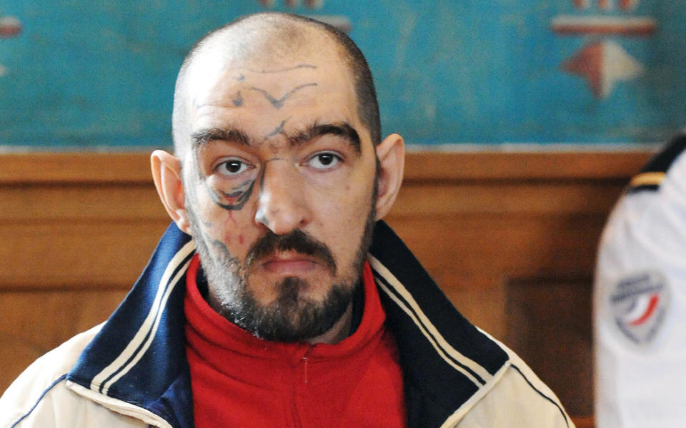 KANNIBALTILTALT: Nicolas Cocaign (39) vil med stor sannsynlighet huskes som kannibalmorder etter at han i g�r selv fortalte retten hvordan han drepte og spiste deler av cellekamerat Thierry Baudry (41). Foto: ROBERT FRANCOIS/AFP/SCANPIX