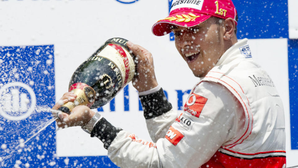 JAKTER NUMMER TRE: Lewis Hamilton har ingen planer om � gi fra seg ledelsen i �rets formel 1-sesong. Foto: Don Emmert / AFP.