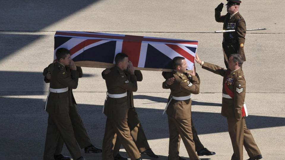 BLODIG:
79 utenlandske soldater er sendt hjem i kiste fra Afghanistan denne m�neden, og en dyster rekord er dermed satt. Foto: REUTERS/SCANPIX