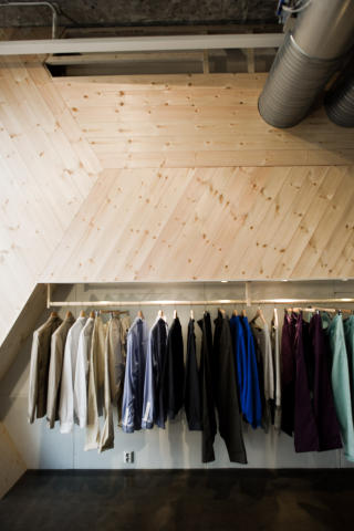 Trehvitt: Hipsterbutikken Freudian Kicks i Oslo ville heve eksklusiviteten p� interi�ret. Bj�rn Blikstad foreslo furu. Her er resultatet.
